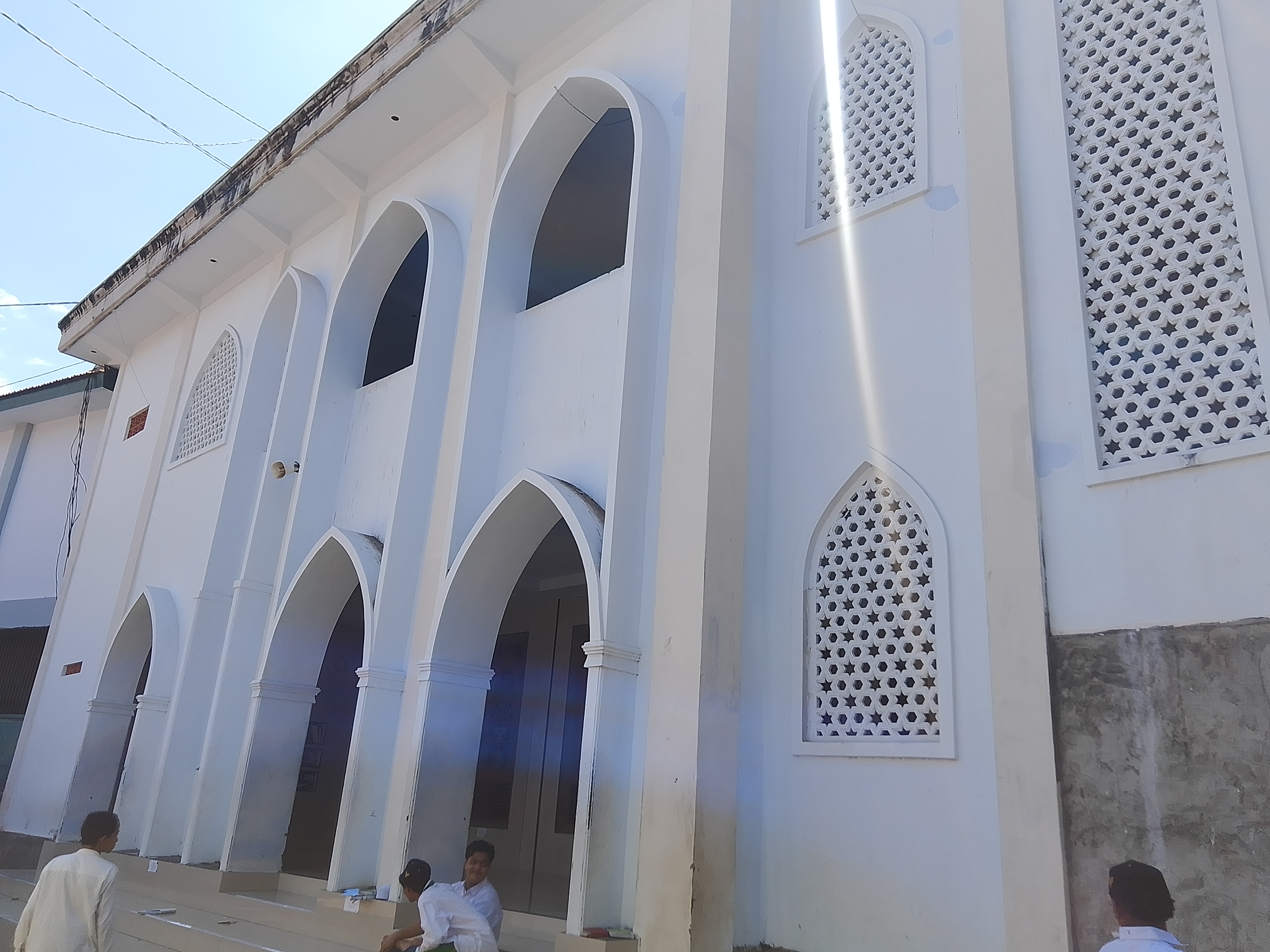 Masjid Nurul Abror Al-Robbaniyin